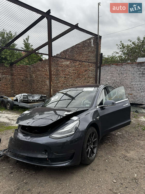 Седан Tesla Model 3 2019 в 
