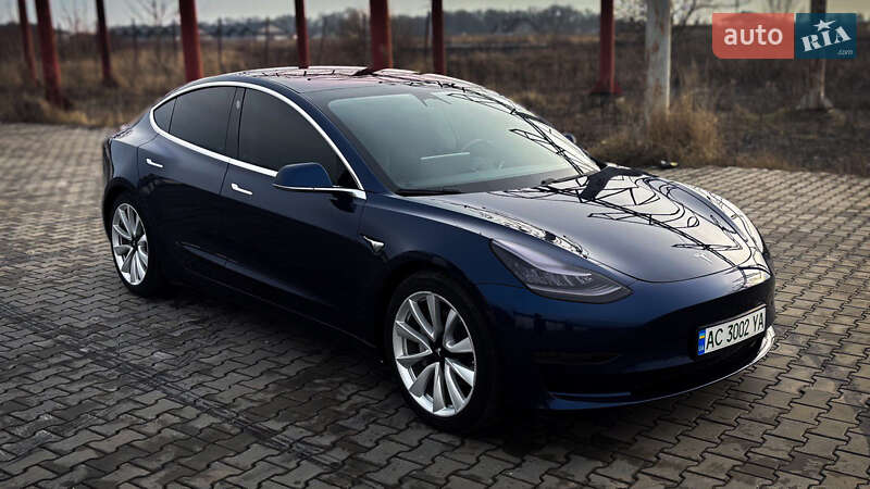 Седан Tesla Model 3 2018 в Луцке