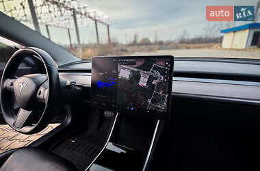 Седан Tesla Model 3 2018 в Луцке