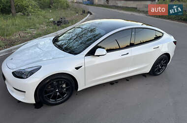 Седан Tesla Model 3 2022 в 