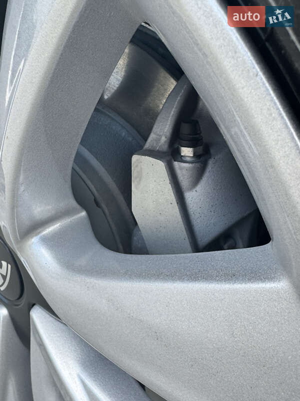 Седан Tesla Model 3 2020 в Ужгороде