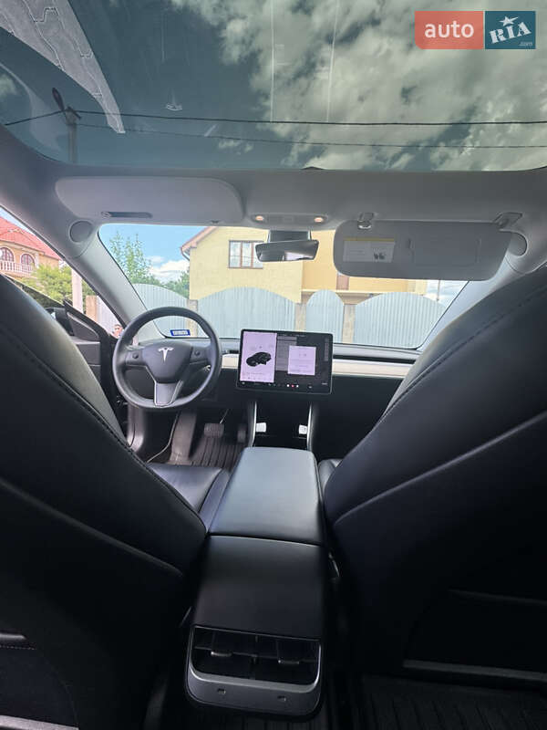 Седан Tesla Model 3 2020 в Ужгороде