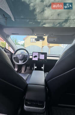 Седан Tesla Model 3 2020 в 
