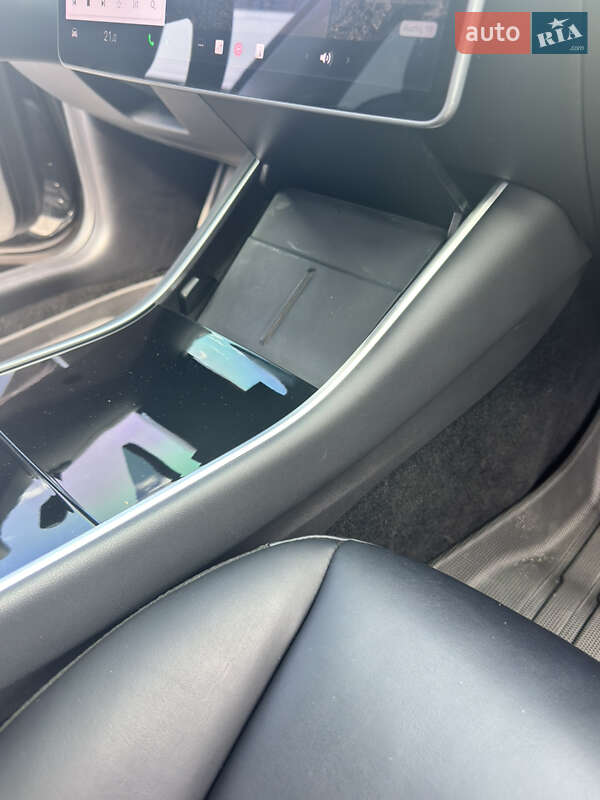 Седан Tesla Model 3 2020 в Ужгороде