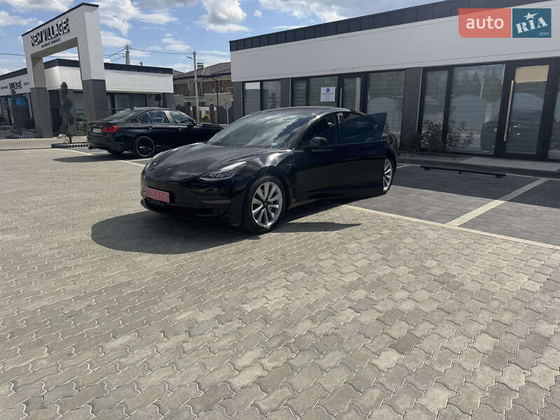 Седан Tesla Model 3 2020 в Ужгороде