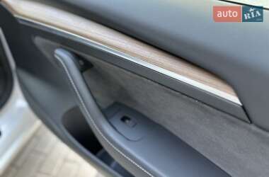 Седан Tesla Model 3 2023 в 