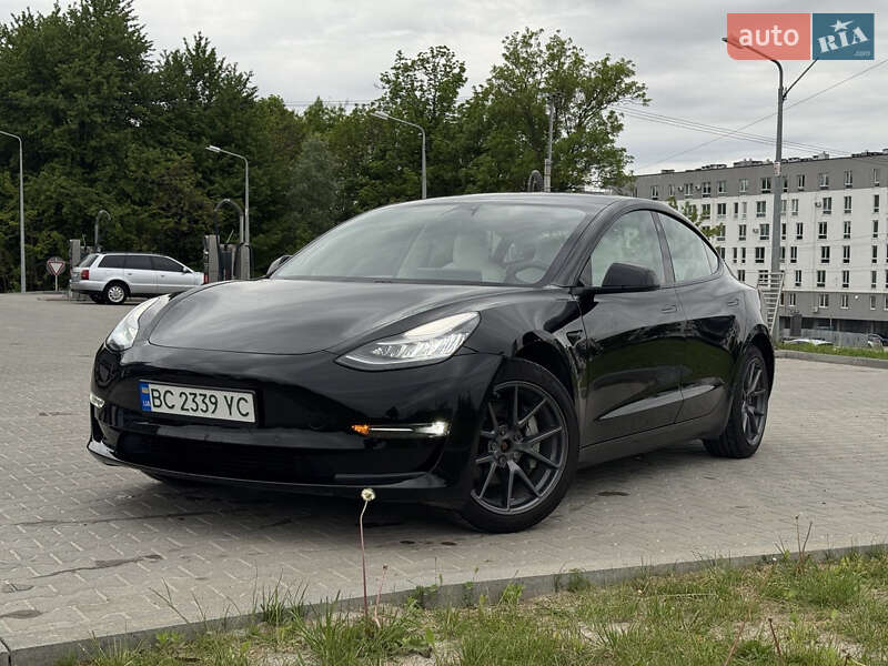 Седан Tesla Model 3 2020 в 