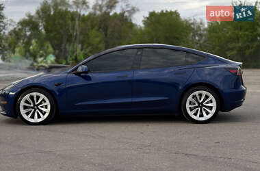 Седан Tesla Model 3 2022 в 