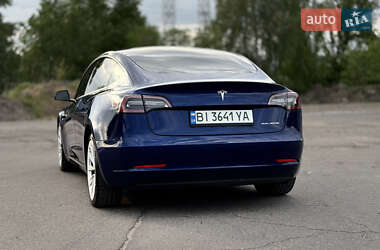 Седан Tesla Model 3 2022 в 