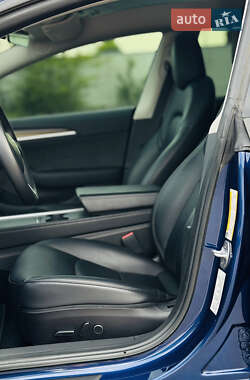 Седан Tesla Model 3 2022 в 