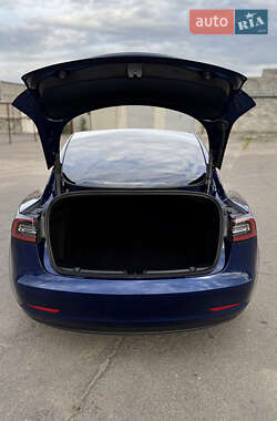 Седан Tesla Model 3 2022 в 