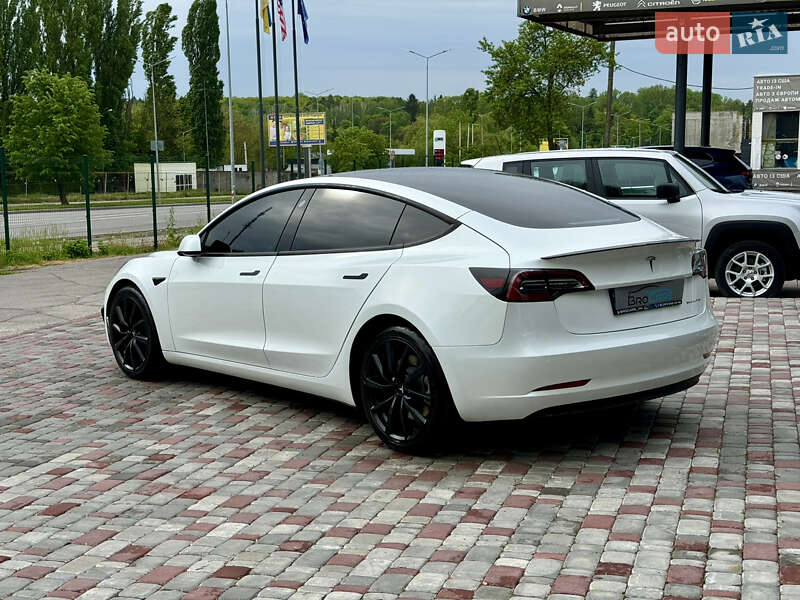 Седан Tesla Model 3 2021 в Виннице