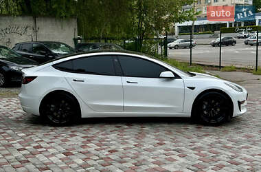 Седан Tesla Model 3 2021 в 