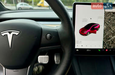 Седан Tesla Model 3 2021 в 