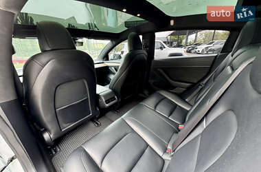 Седан Tesla Model 3 2021 в 