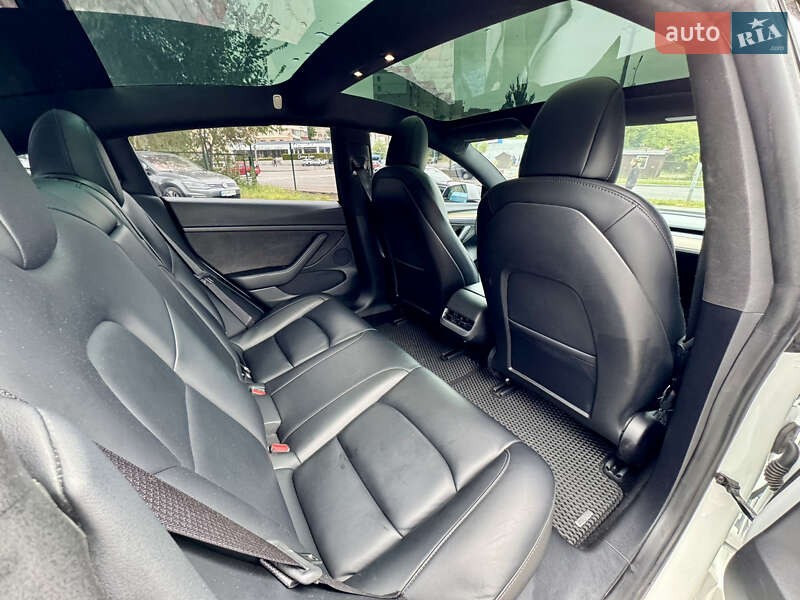 Седан Tesla Model 3 2021 в Виннице
