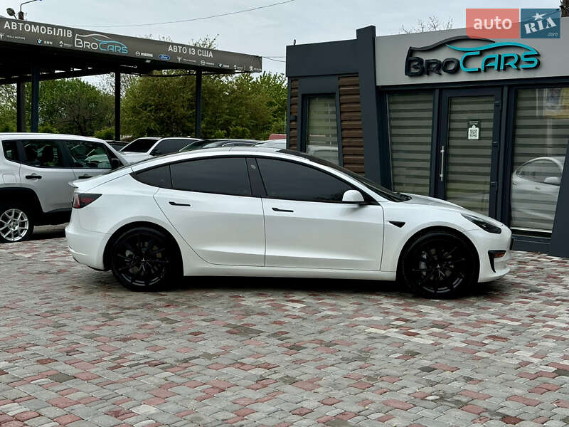 Седан Tesla Model 3 2021 в Виннице