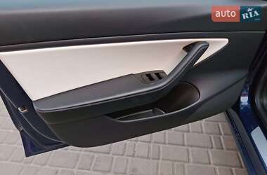 Седан Tesla Model 3 2019 в 