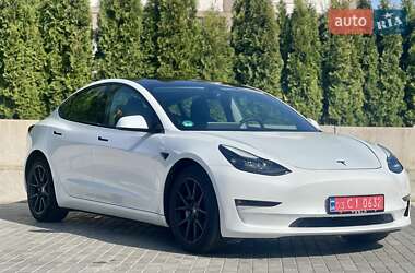 Седан Tesla Model 3 2022 в Ровно