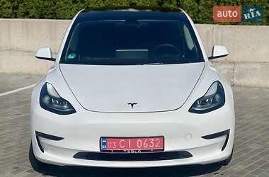 Седан Tesla Model 3 2022 в 