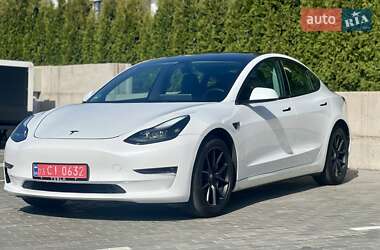 Седан Tesla Model 3 2022 в 