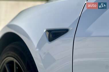 Седан Tesla Model 3 2022 в 