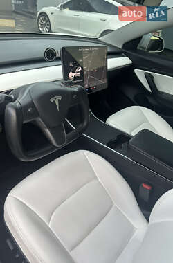 Седан Tesla Model 3 2020 в 