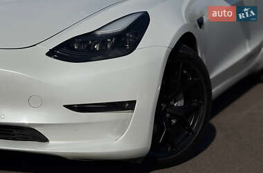 Седан Tesla Model 3 2021 в 