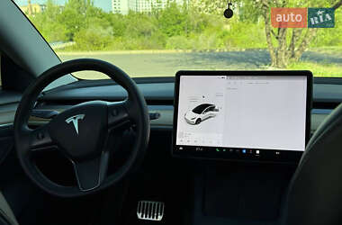Седан Tesla Model 3 2021 в 