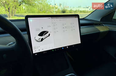 Седан Tesla Model 3 2021 в 