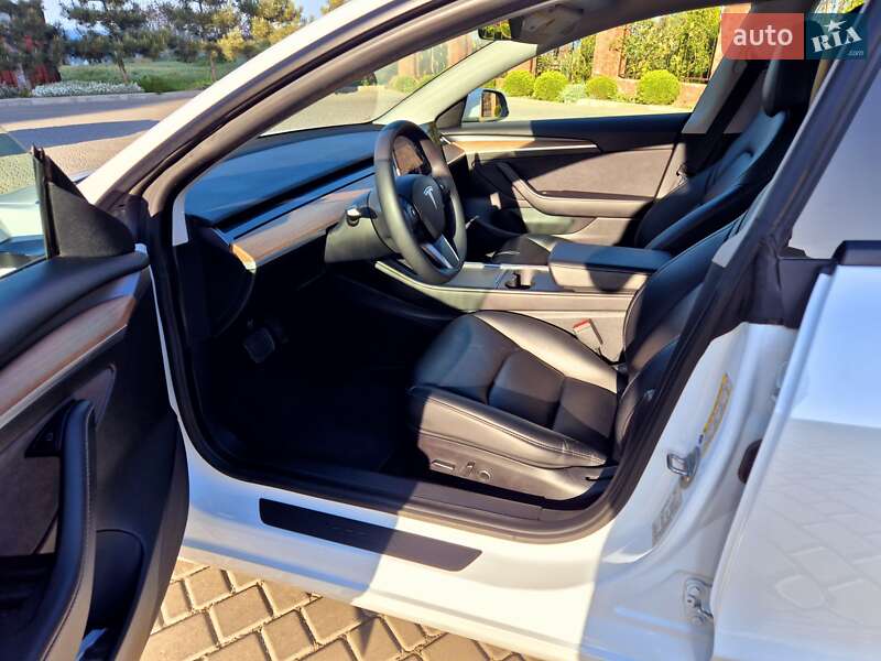 Седан Tesla Model 3 2021 в Одессе