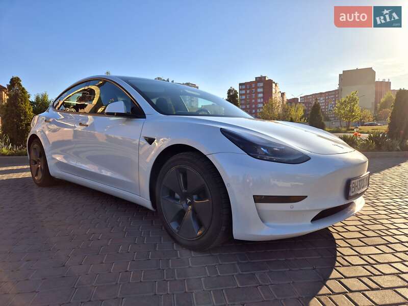 Седан Tesla Model 3 2021 в 