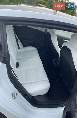 Седан Tesla Model 3 2021 в 