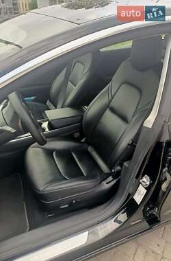 Седан Tesla Model 3 2019 в 