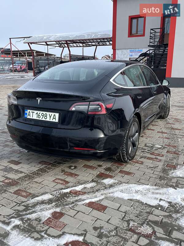Седан Tesla Model 3 2018 в Івано-Франківську