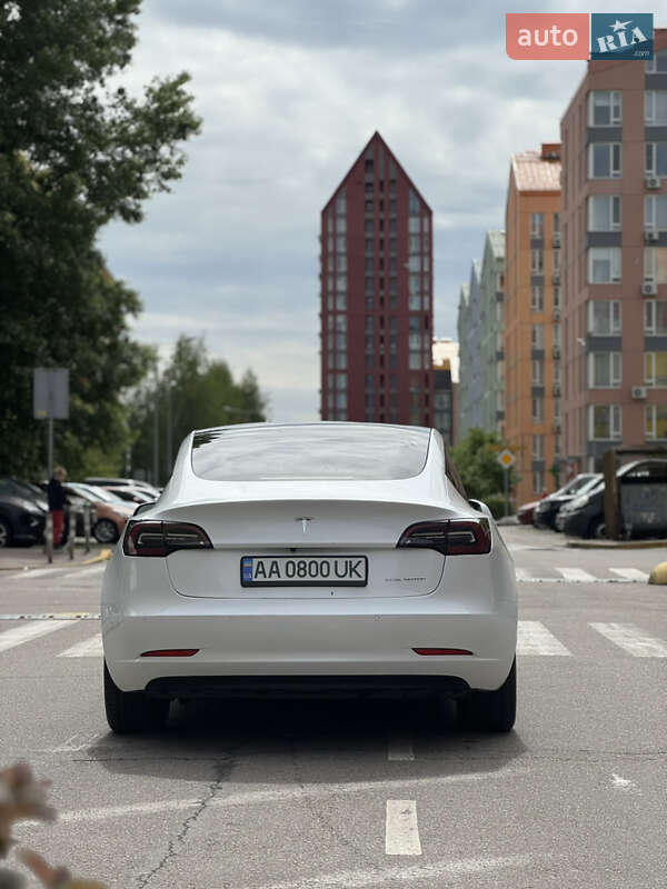 Седан Tesla Model 3 2021 в Киеве