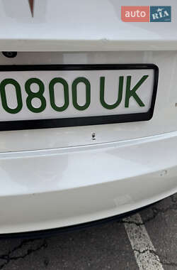 Седан Tesla Model 3 2021 в 