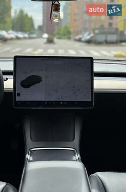 Седан Tesla Model 3 2021 в 