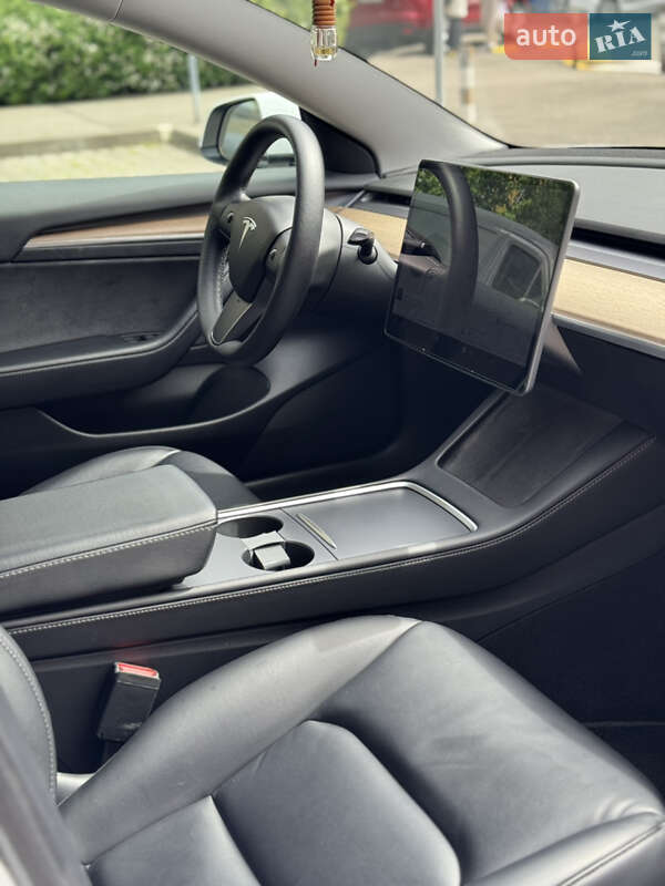 Седан Tesla Model 3 2021 в Киеве