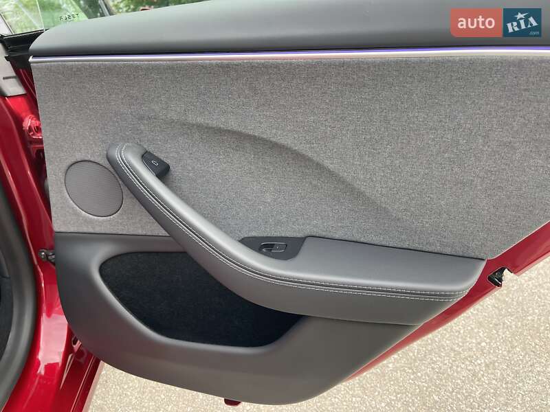 Внедорожник / Кроссовер Tesla Model 3 2024 в Киеве