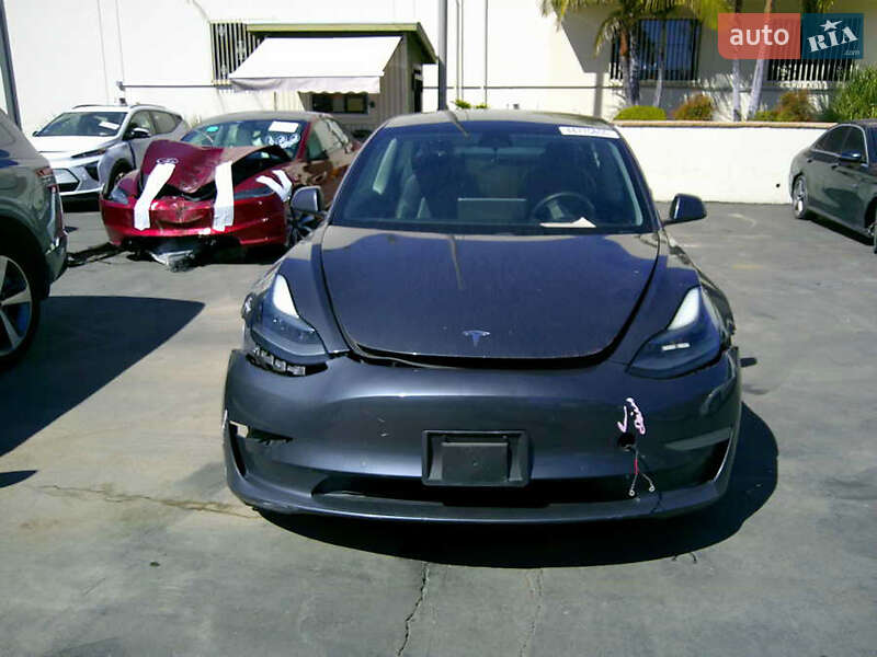 Седан Tesla Model 3 2021 в 