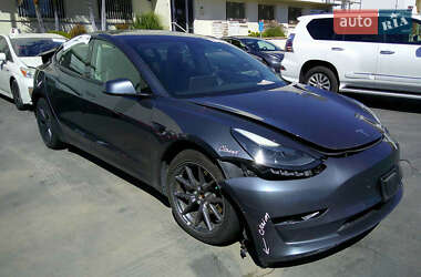Седан Tesla Model 3 2021 в 