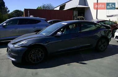 Седан Tesla Model 3 2021 в 