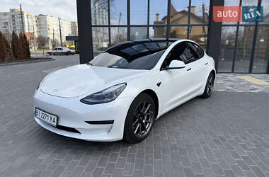Седан Tesla Model 3 2021 в 