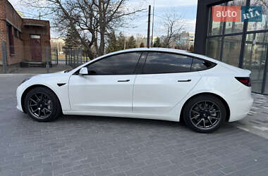 Седан Tesla Model 3 2021 в 