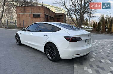 Седан Tesla Model 3 2021 в 