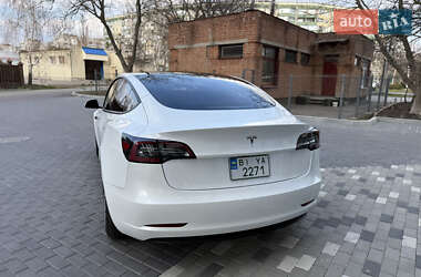 Седан Tesla Model 3 2021 в 