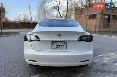 Седан Tesla Model 3 2021 в 