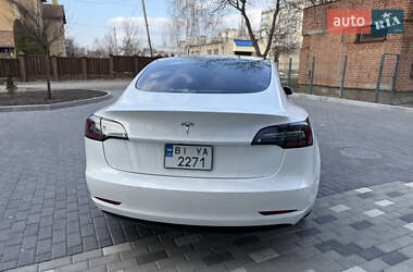Седан Tesla Model 3 2021 в 