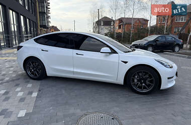 Седан Tesla Model 3 2021 в 